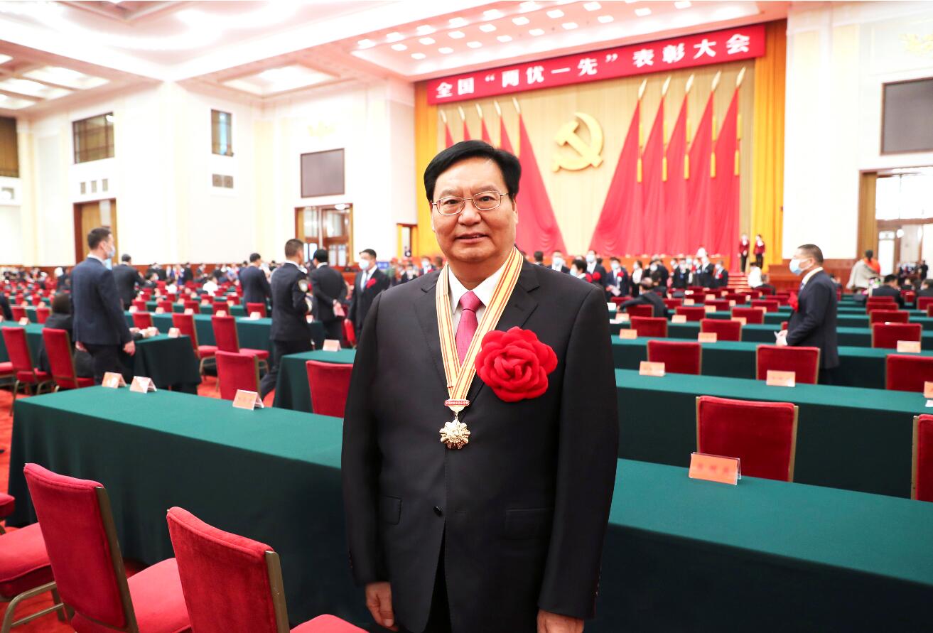 张桂玉被党中央授予“全国优秀党务工作者”称号(图1)